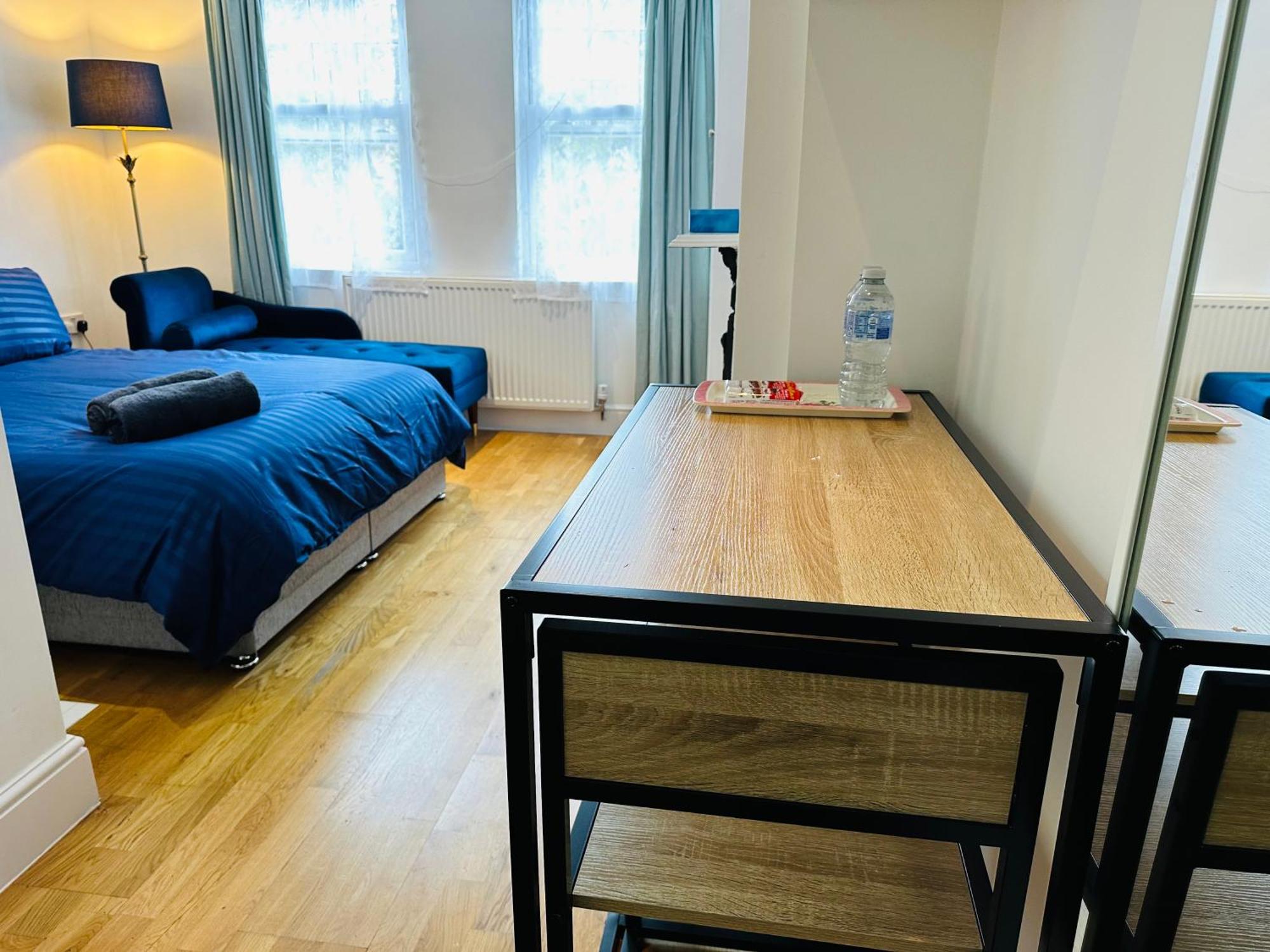 Stunning One Bedroom Studio Flat Londres Exterior foto
