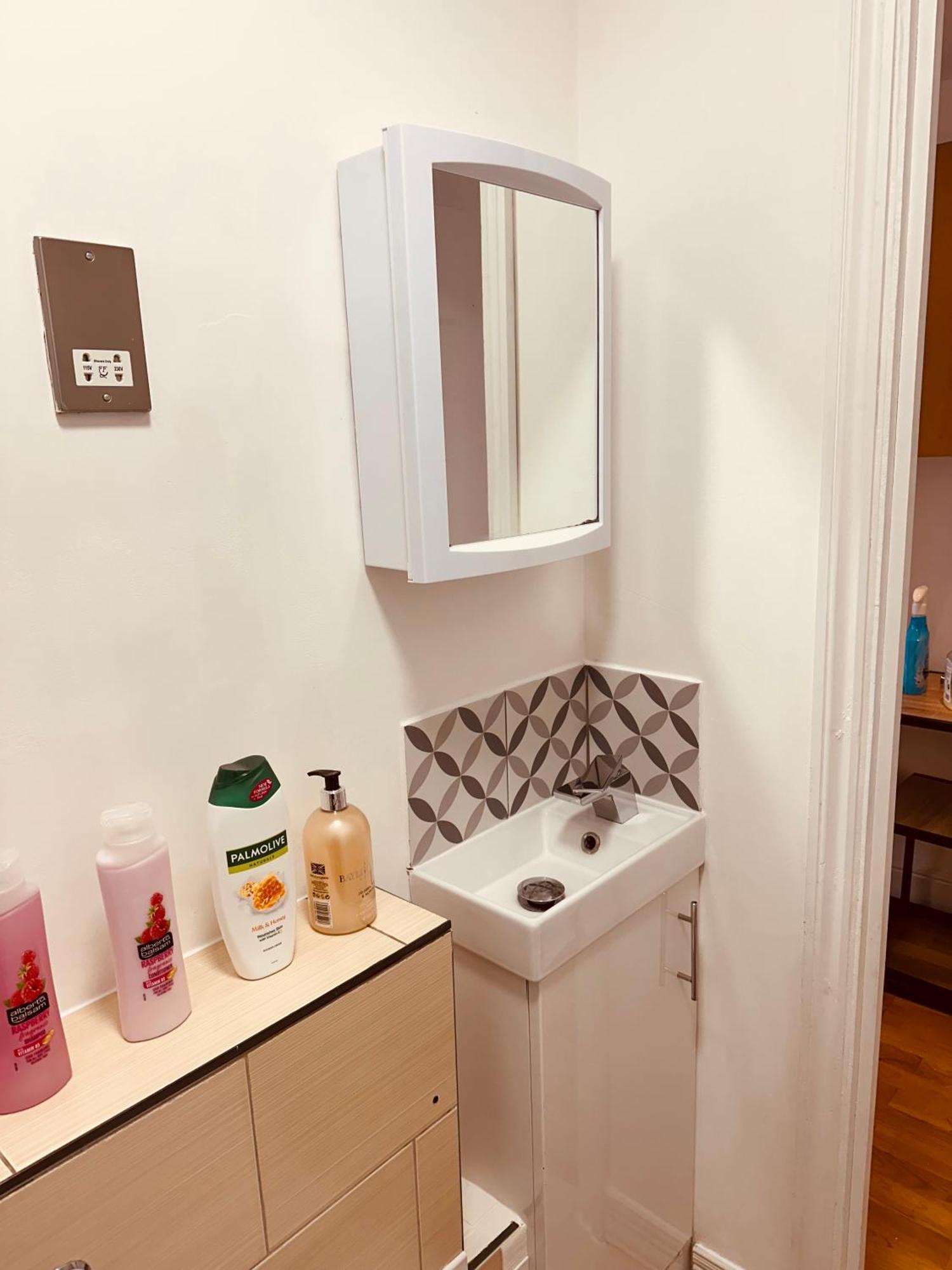 Stunning One Bedroom Studio Flat Londres Exterior foto