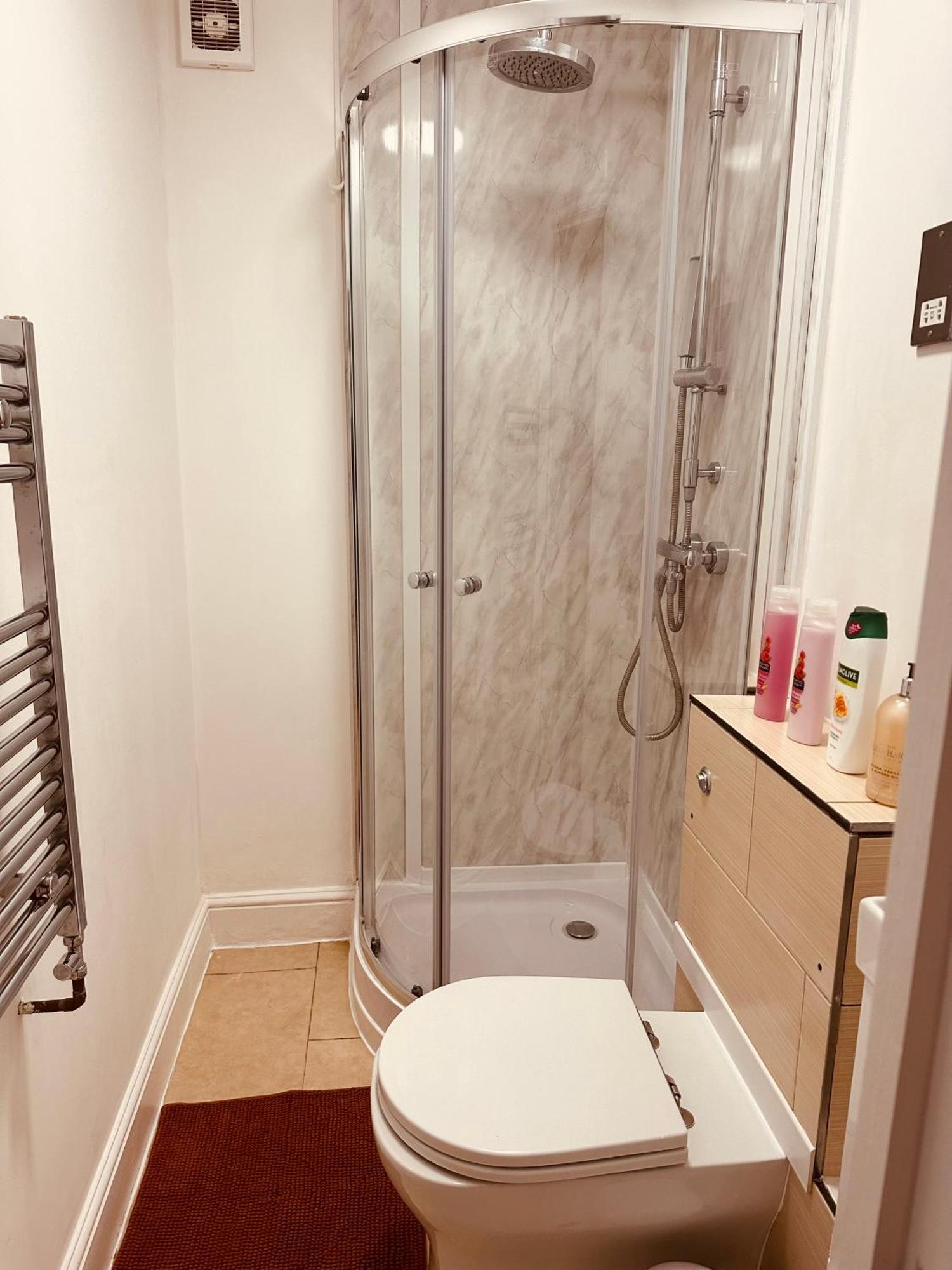 Stunning One Bedroom Studio Flat Londres Exterior foto